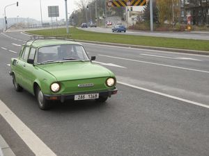 Автомобилям skoda 100 лет. символ чешского индейца