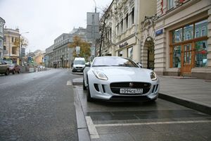 Купе и зимний автомобиль с откидным верхом