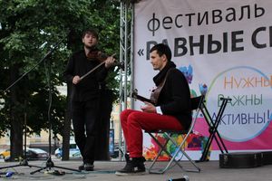 Равные посреди равных