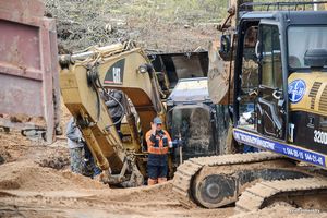 Suzuki благополучно выехала из торфа